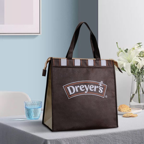 Custom insulated cooler bag Custom insulated cooler bag in coffee oxford fabric with zipper closure